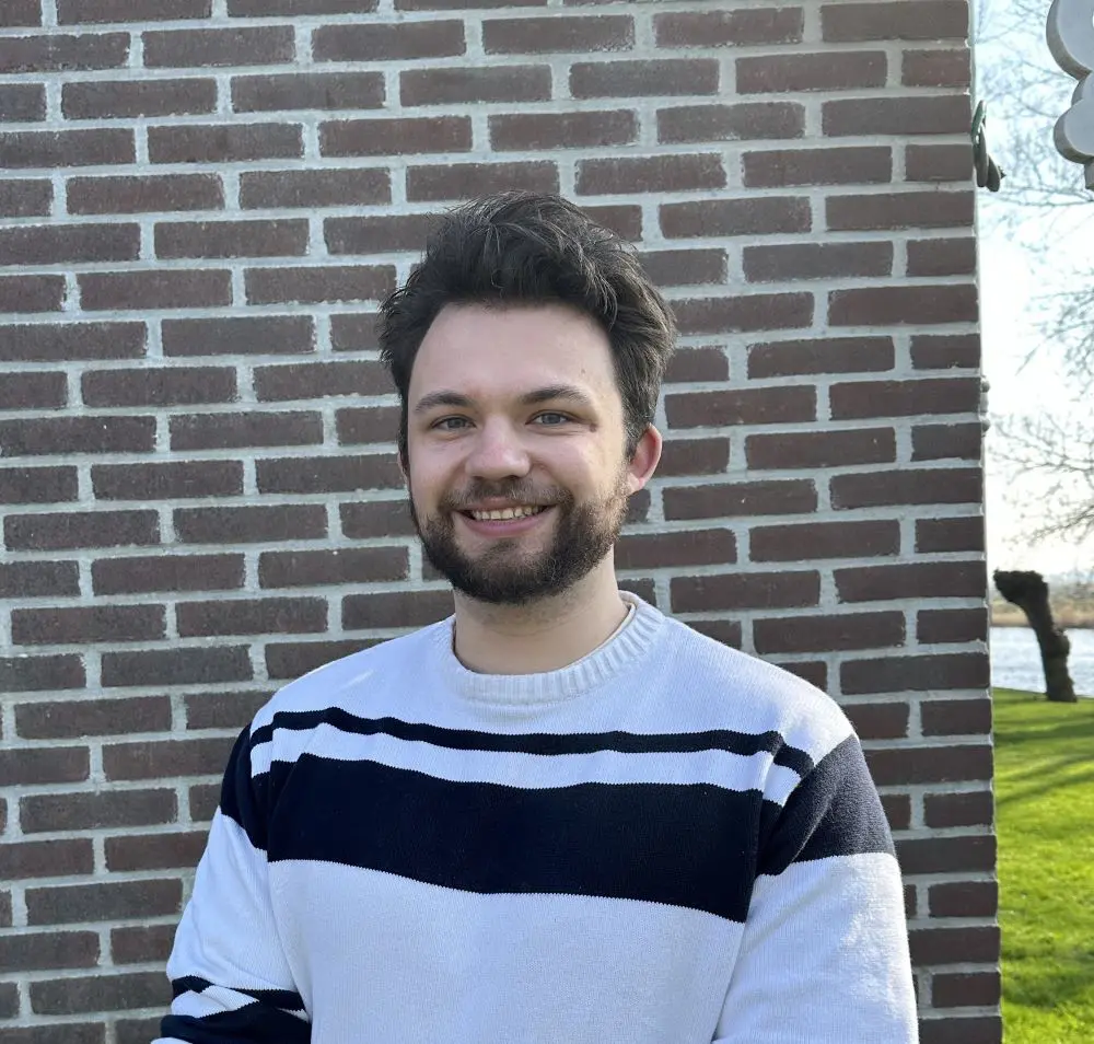 Headshot Thomas Van Tilburg 1